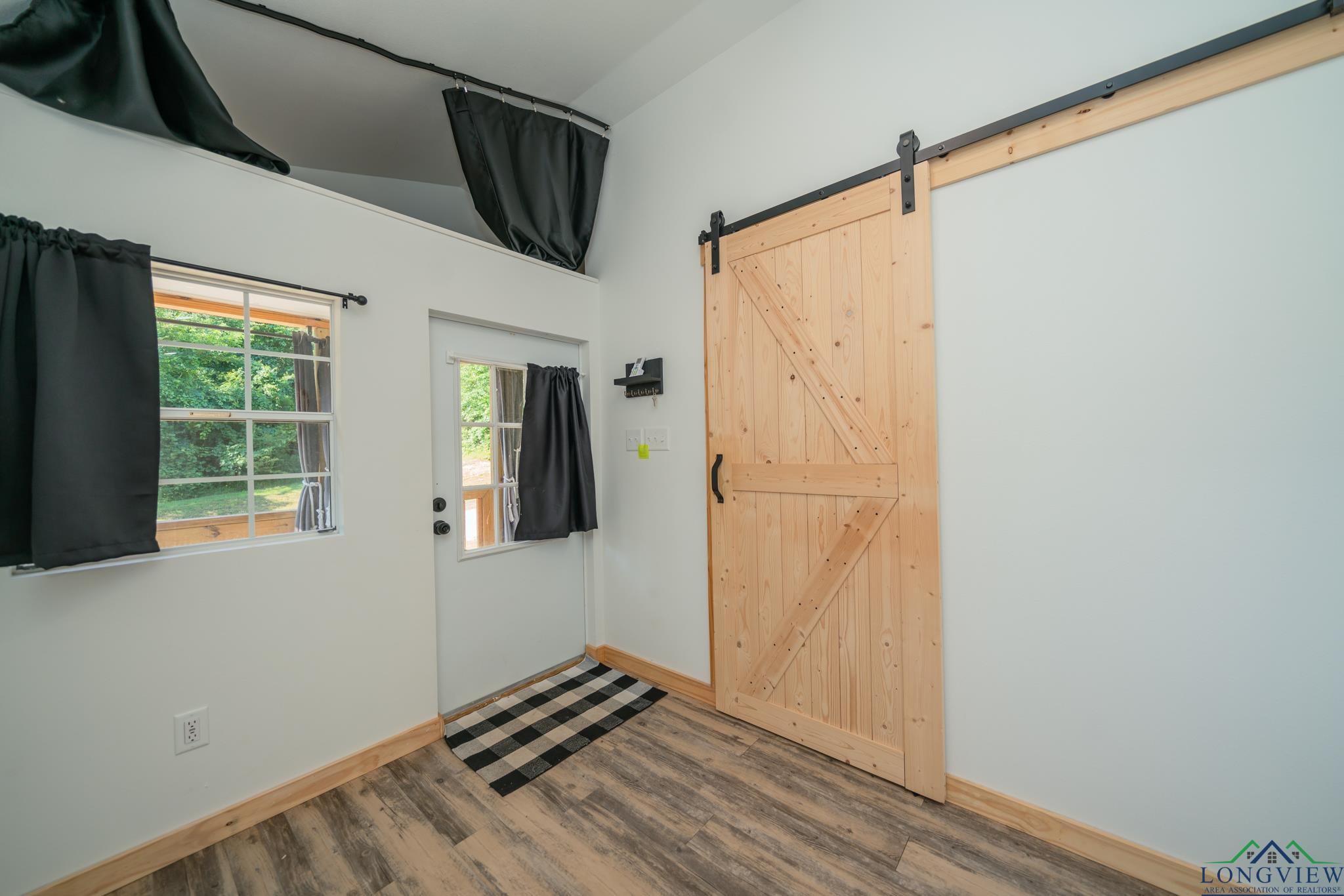 1203 Vesta Ave, Gladewater, Texas image 3