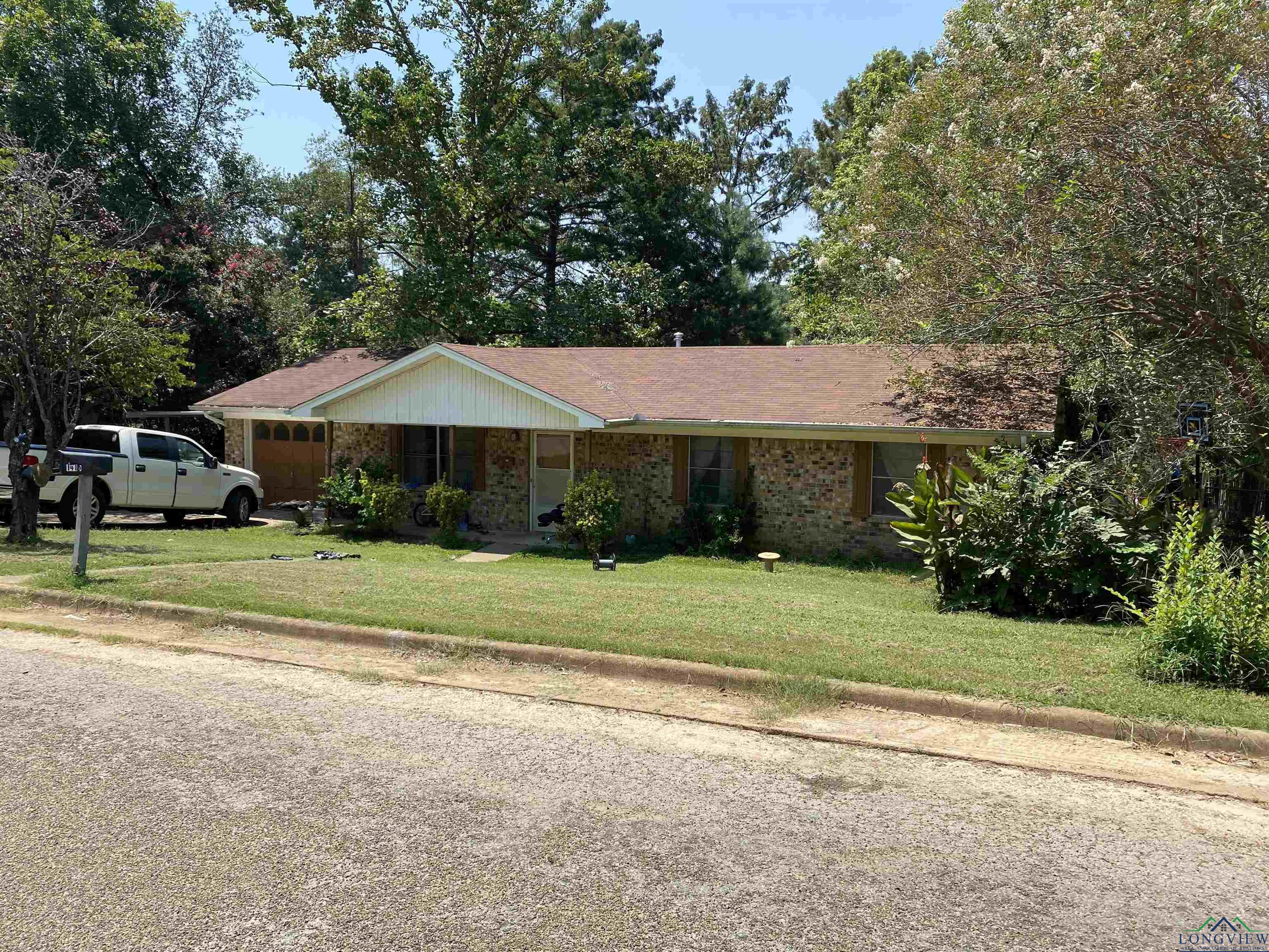 1416 Frost St, Gilmer, Texas image 1