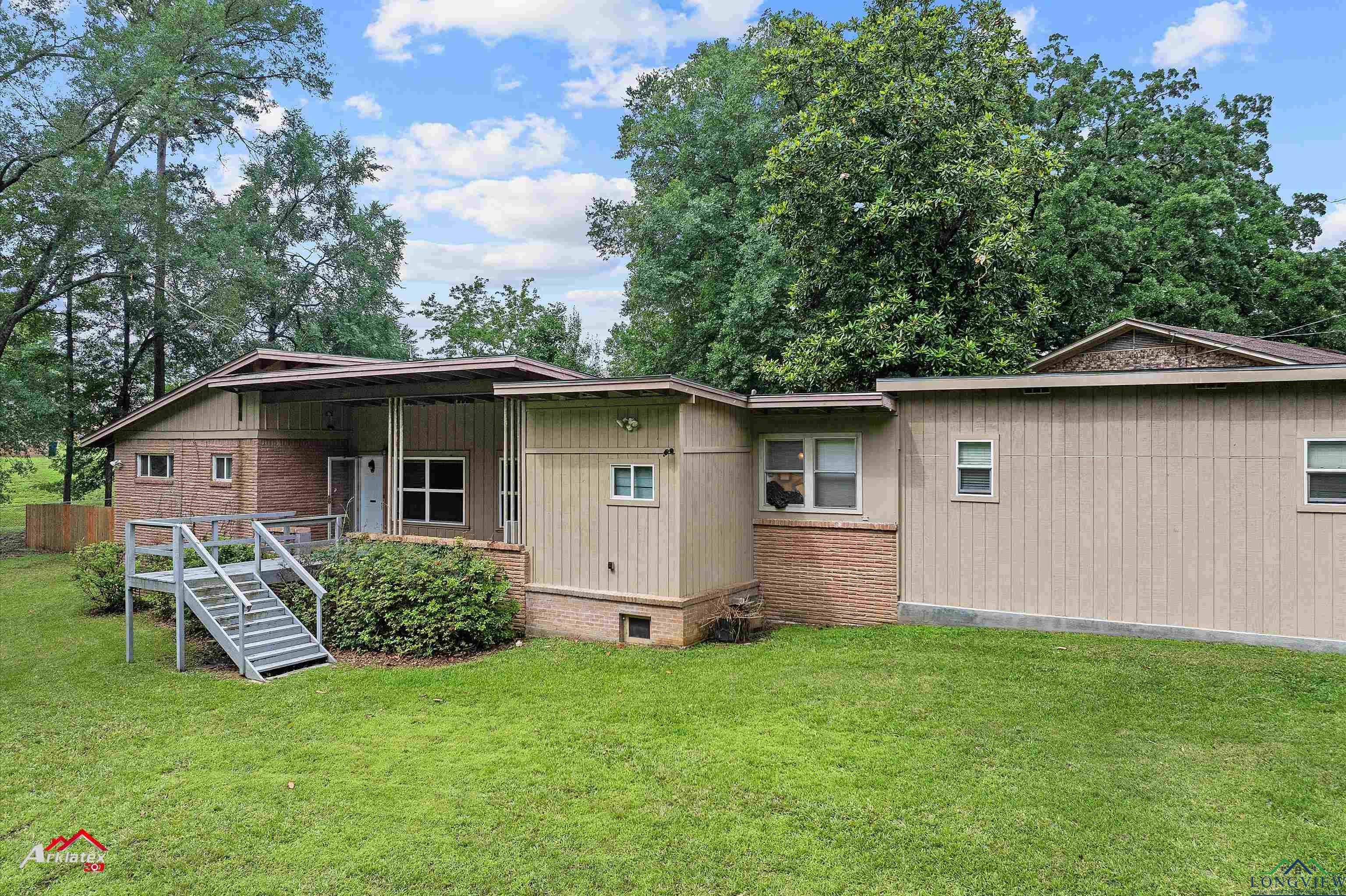 216 Hickory Street, Gladewater, Texas image 2