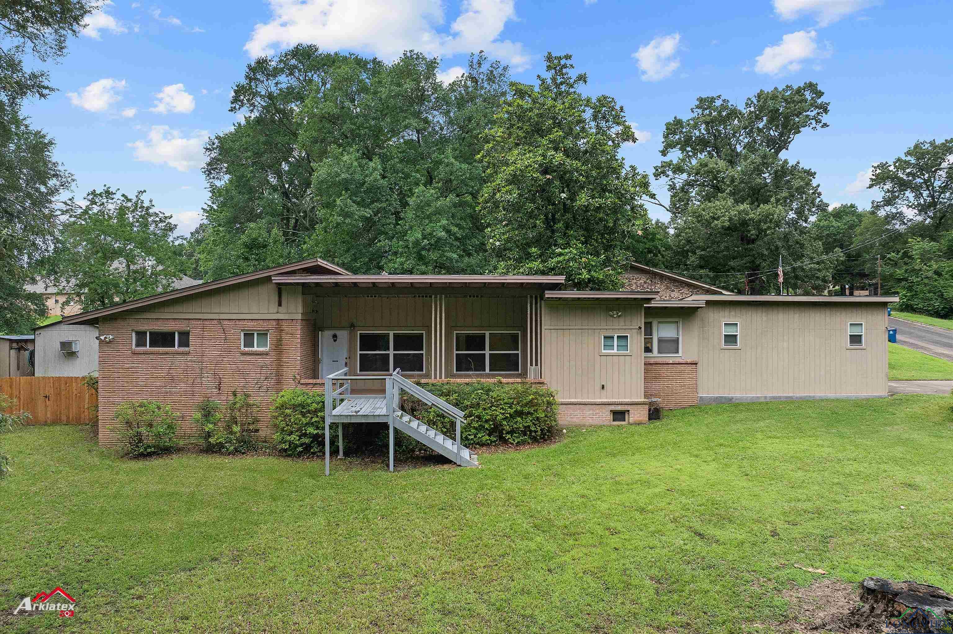 216 Hickory Street, Gladewater, Texas image 1