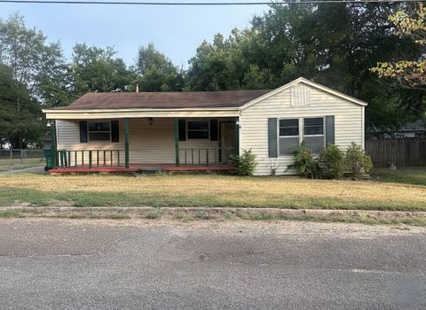 Homes For Sale - 406 Cannon St<br/> New Boston, TX 75570