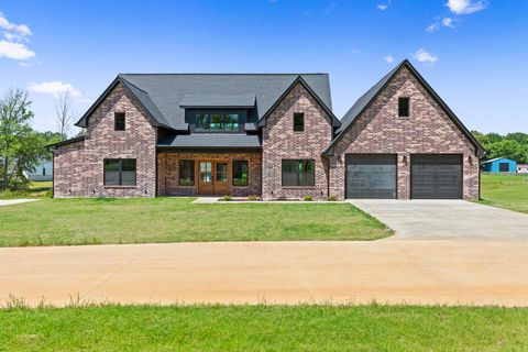 Homes For Sale - 13827 Luka Lane<br/> Smith County, Tyler, TX 75704