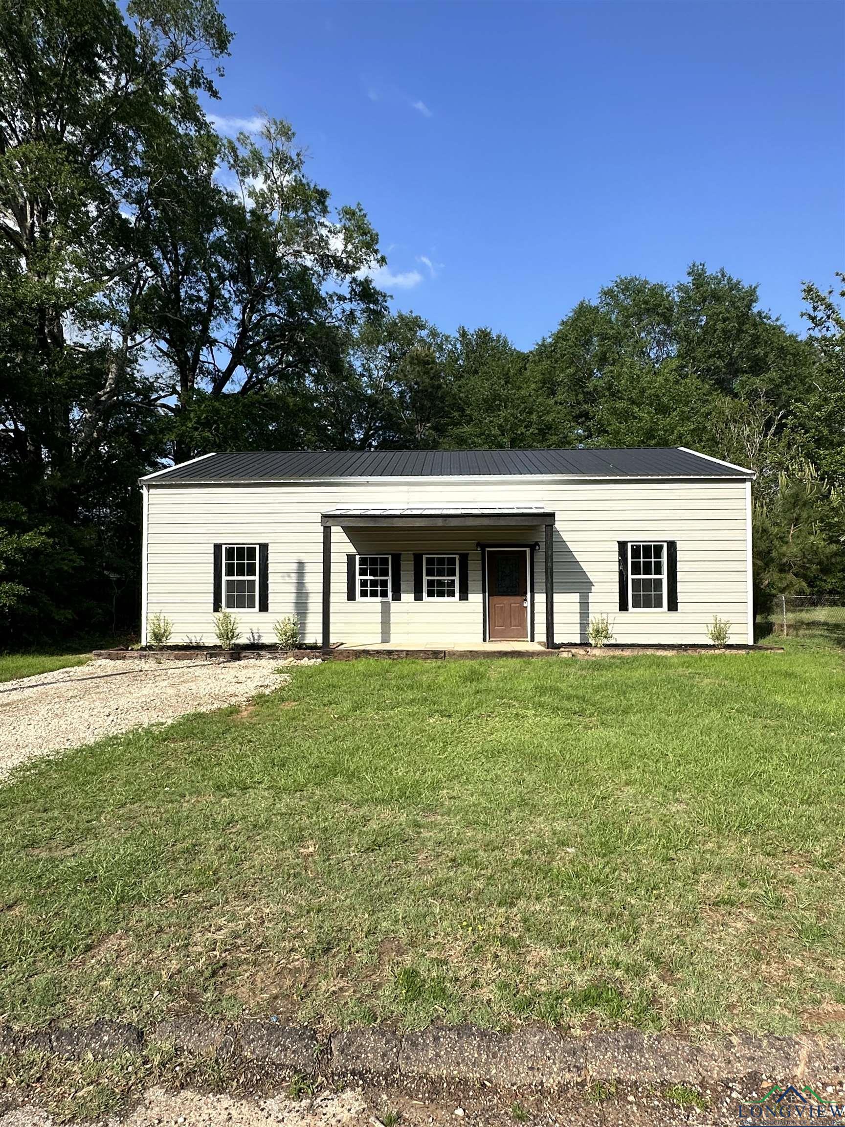 210 Empire St, Gladewater, Texas image 1