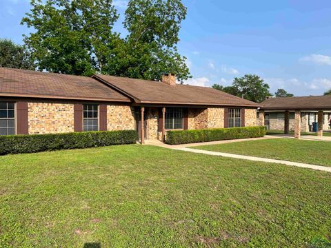 1024 Chevy Chase St, Gladewater, TX 75647 - MLS#: 20242863