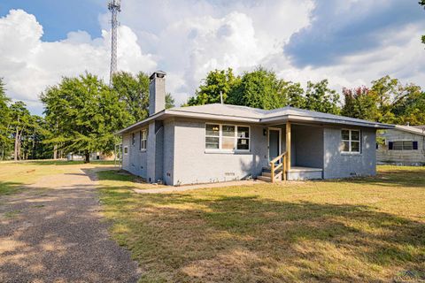 A home in Gilmer