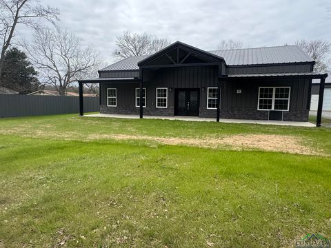 A home in Gladewater