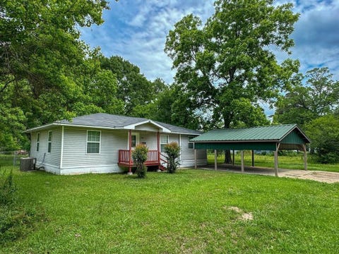 Homes For Sale - 203 E Douglas Street<br/> Jefferson, TX 75657