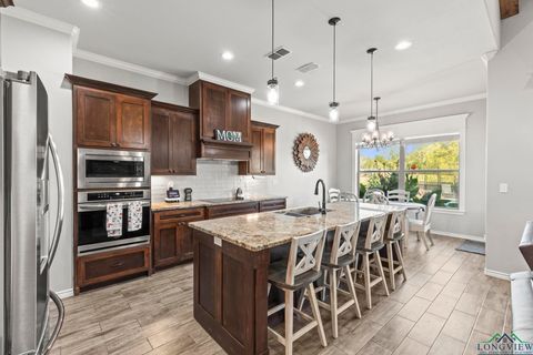 A home in Lindale