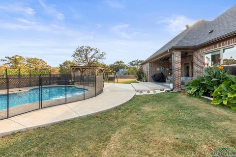 A home in Lindale