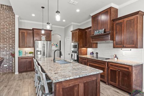 A home in Lindale