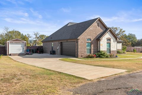 A home in Lindale