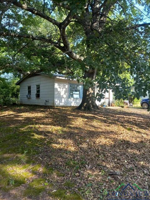 A home in Lone Star