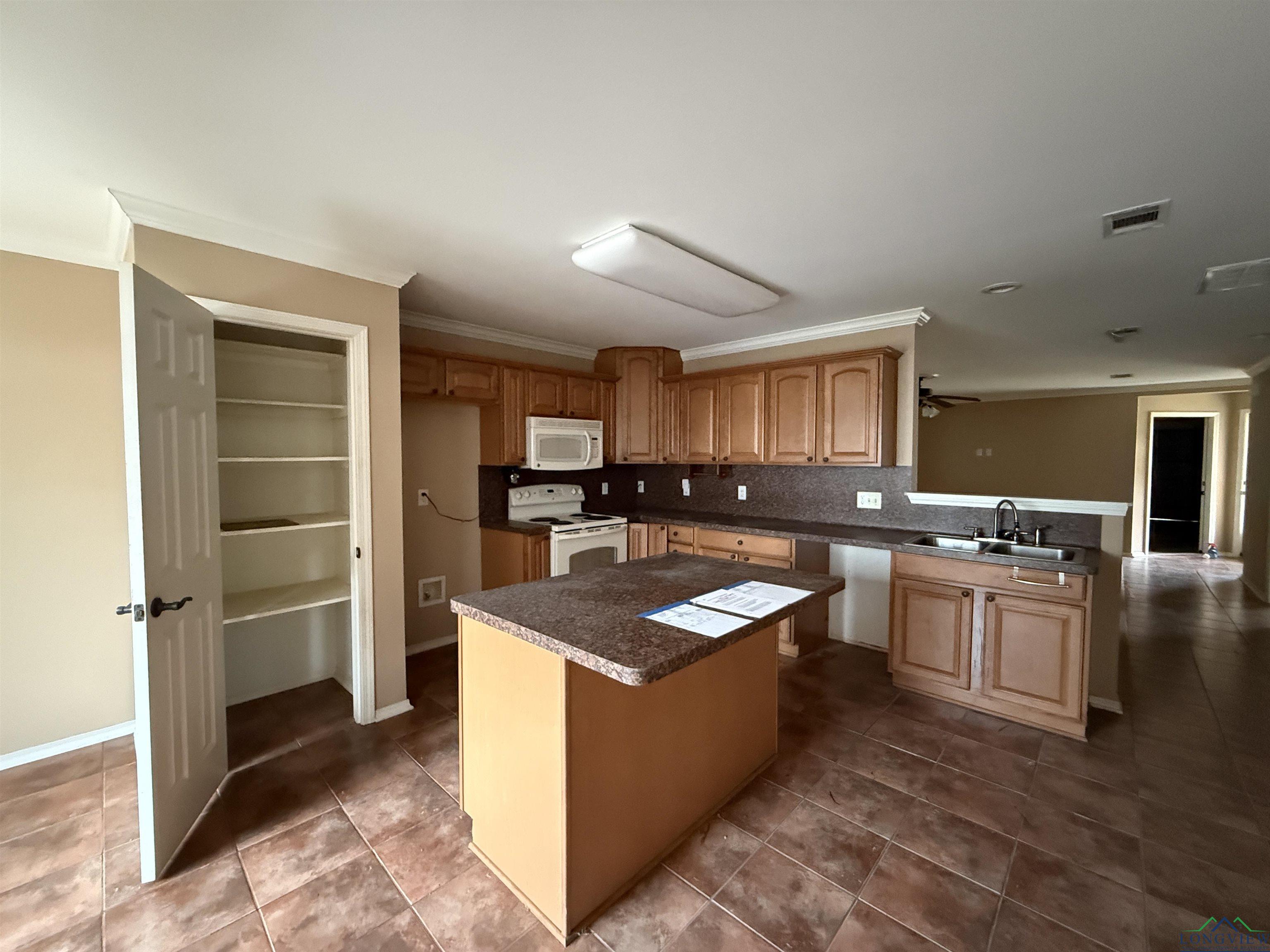1802 Limestone Place, Longview, Texas image 7