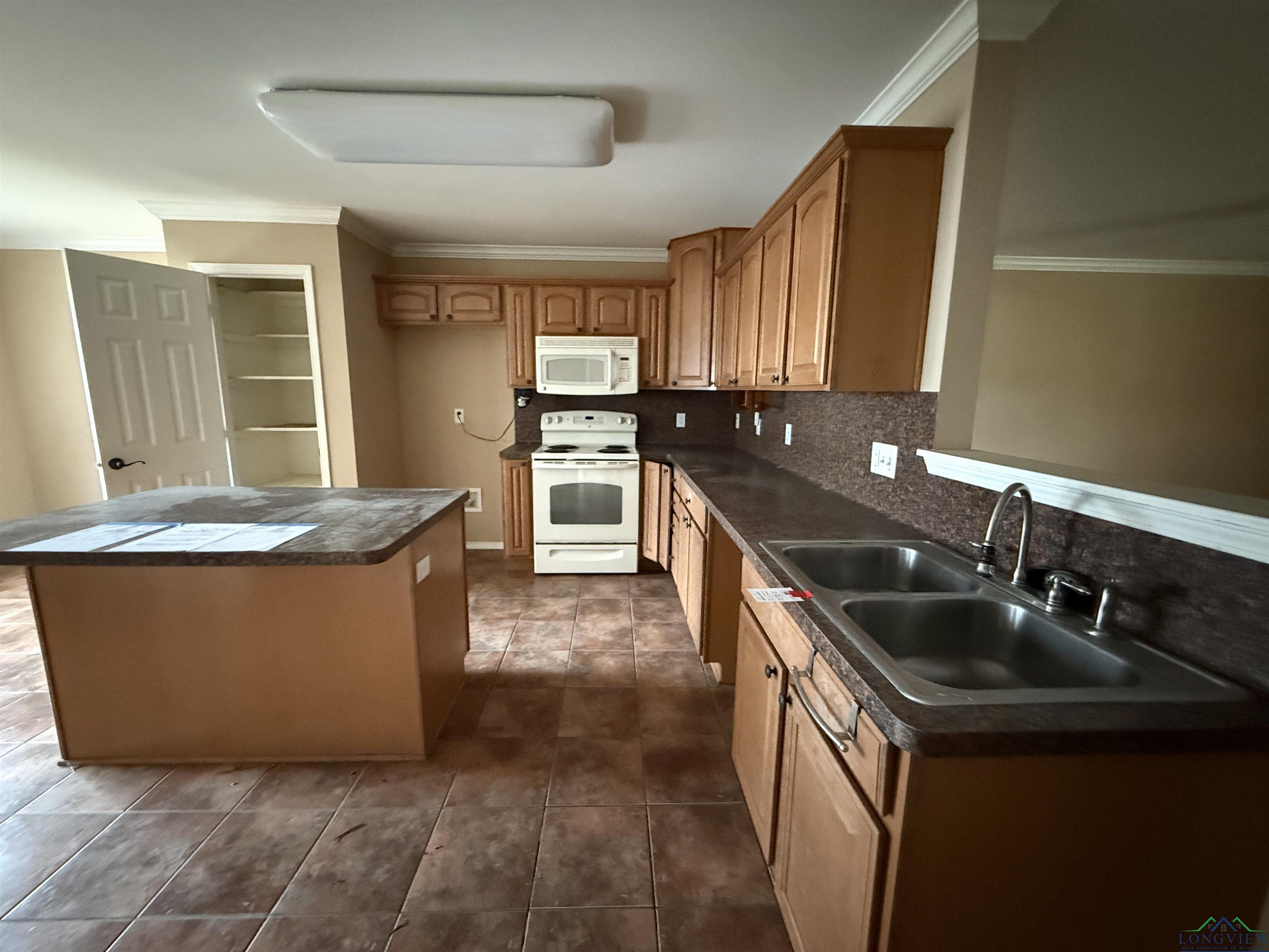 1802 Limestone Place, Longview, Texas image 5