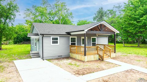 A home in Gladewater