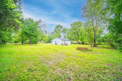 A home in Gladewater