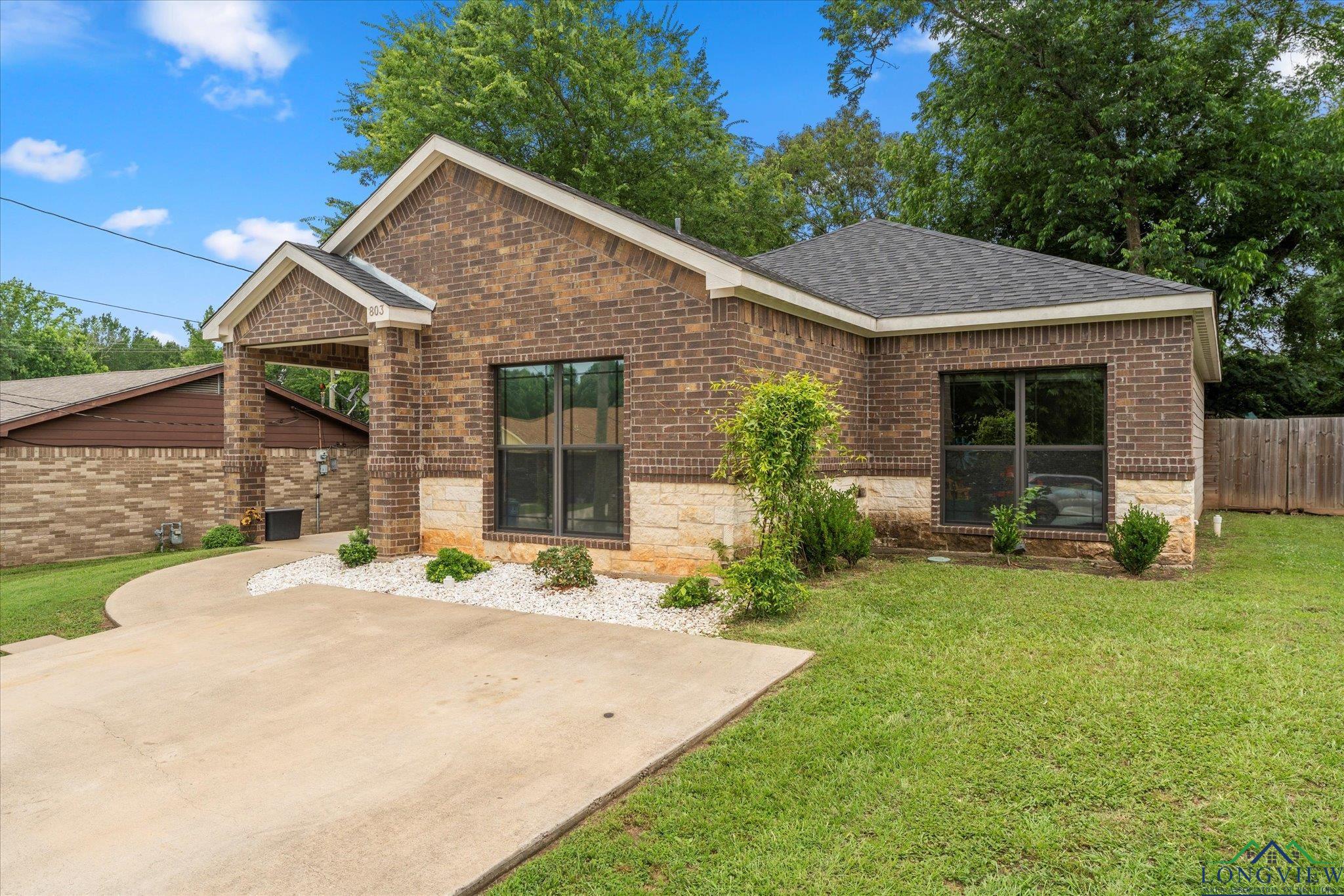 803 E 9th St, Mount Pleasant, Texas image 3