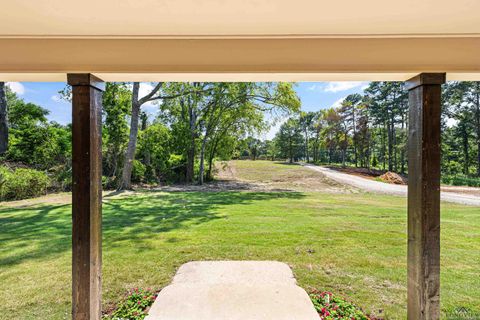 A home in Gladewater