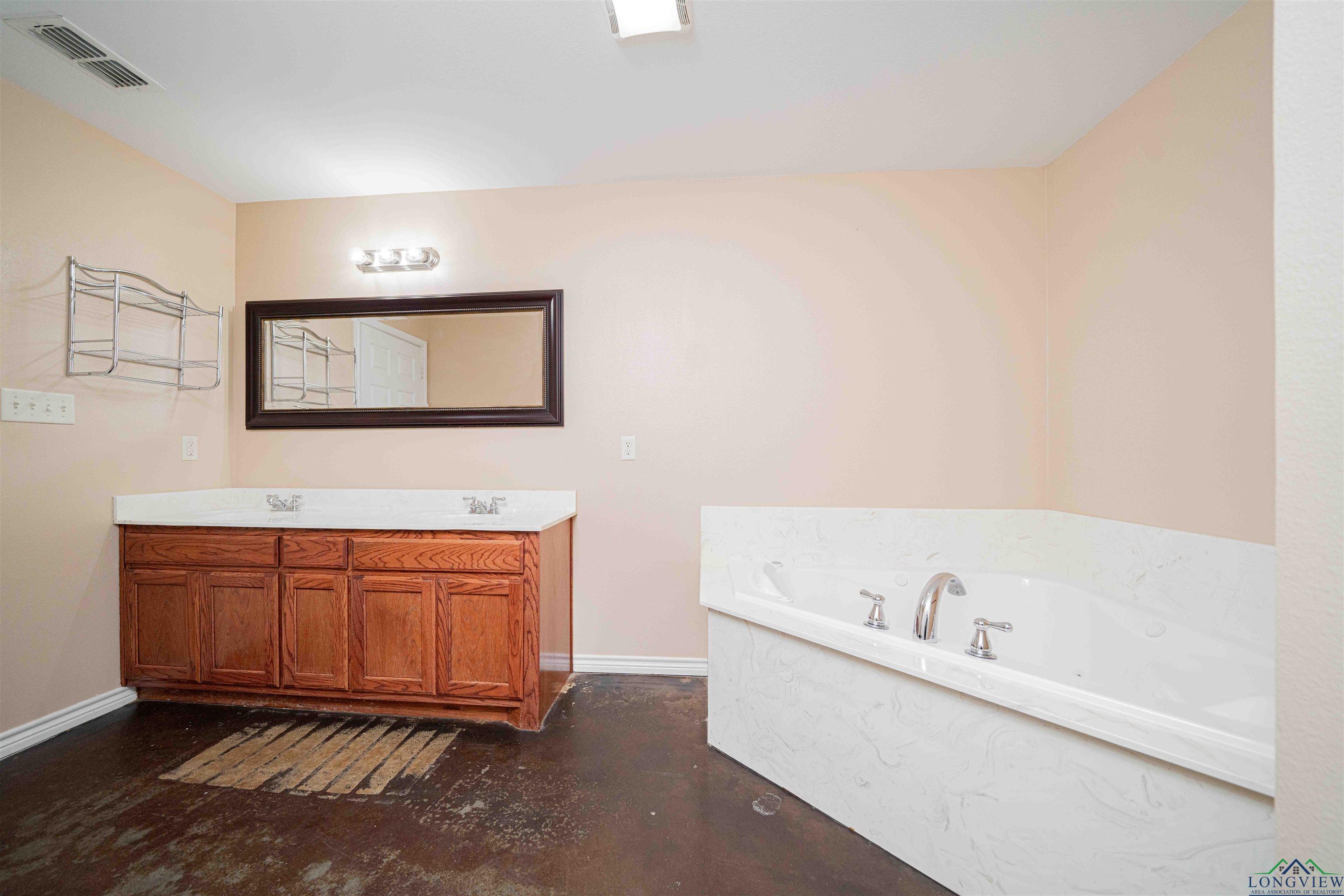 827 Collins Rd, Hallsville, Texas image 16