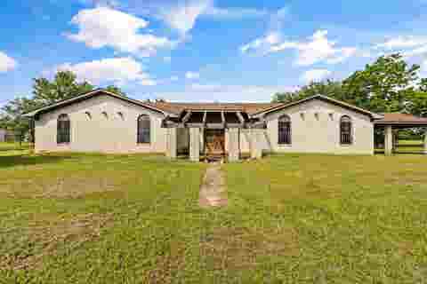 Homes For Sale - 144 Rice Road<br/> Kilgore, TX 75662