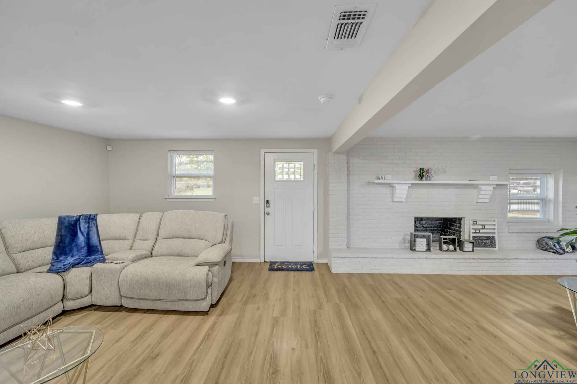 310 W Grand Ave, Longview, Texas image 3
