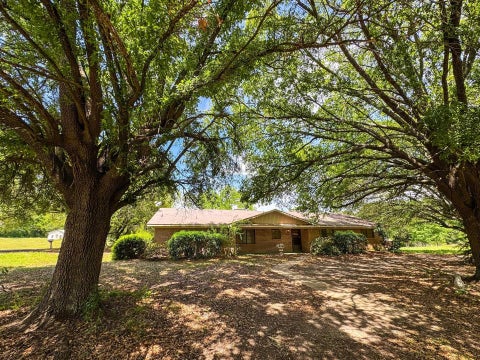 Homes For Sale - 401 E Broad Street<br/> Linden, TX 75563