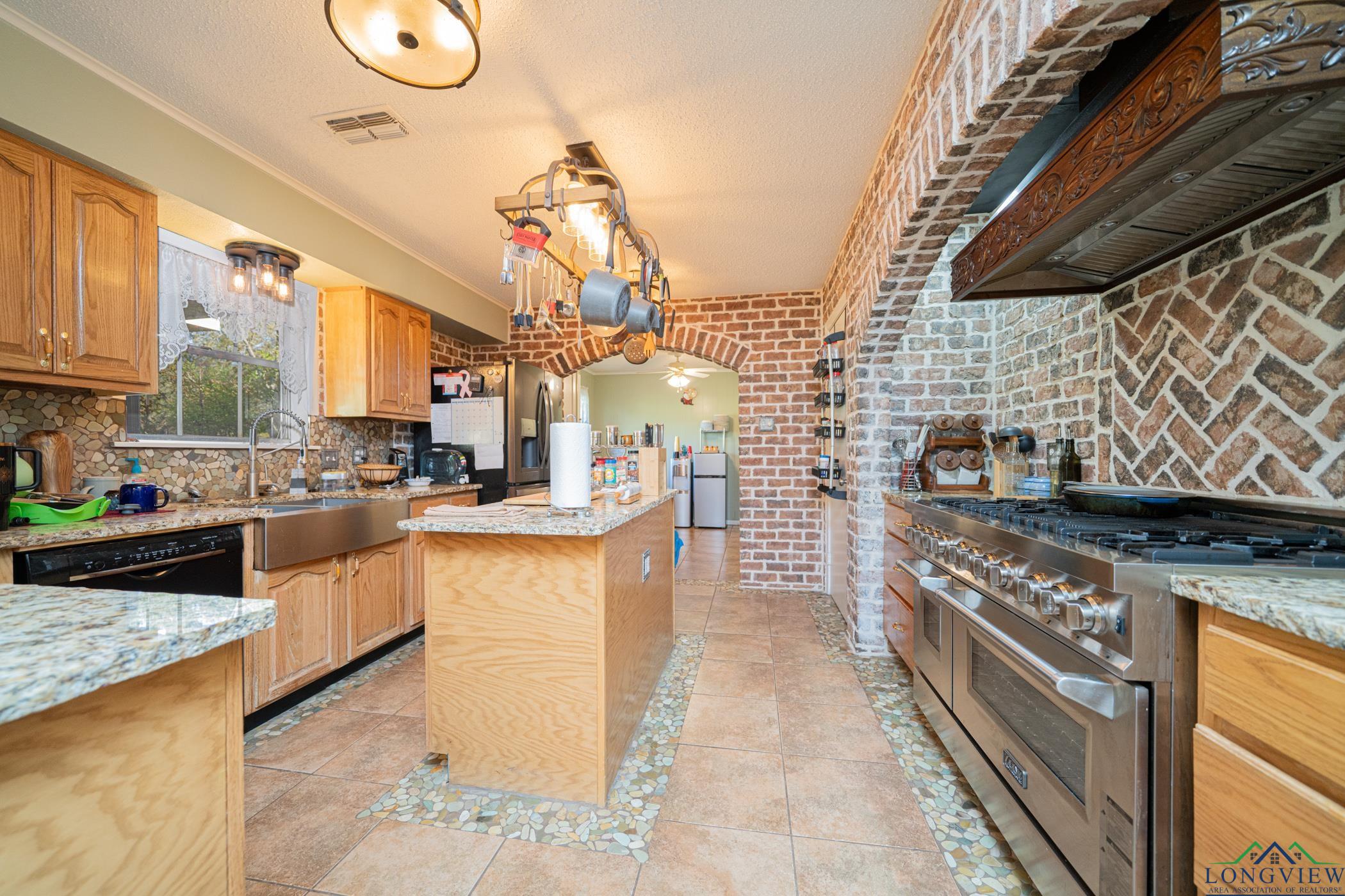 316 County Road 2750, Hughes Springs, Texas image 12