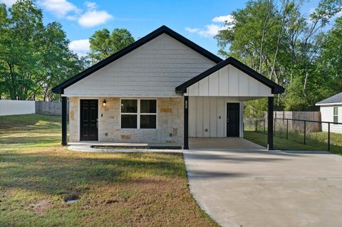 Homes For Sale - 408 E Grand Ave<br/> Longview, TX 75604