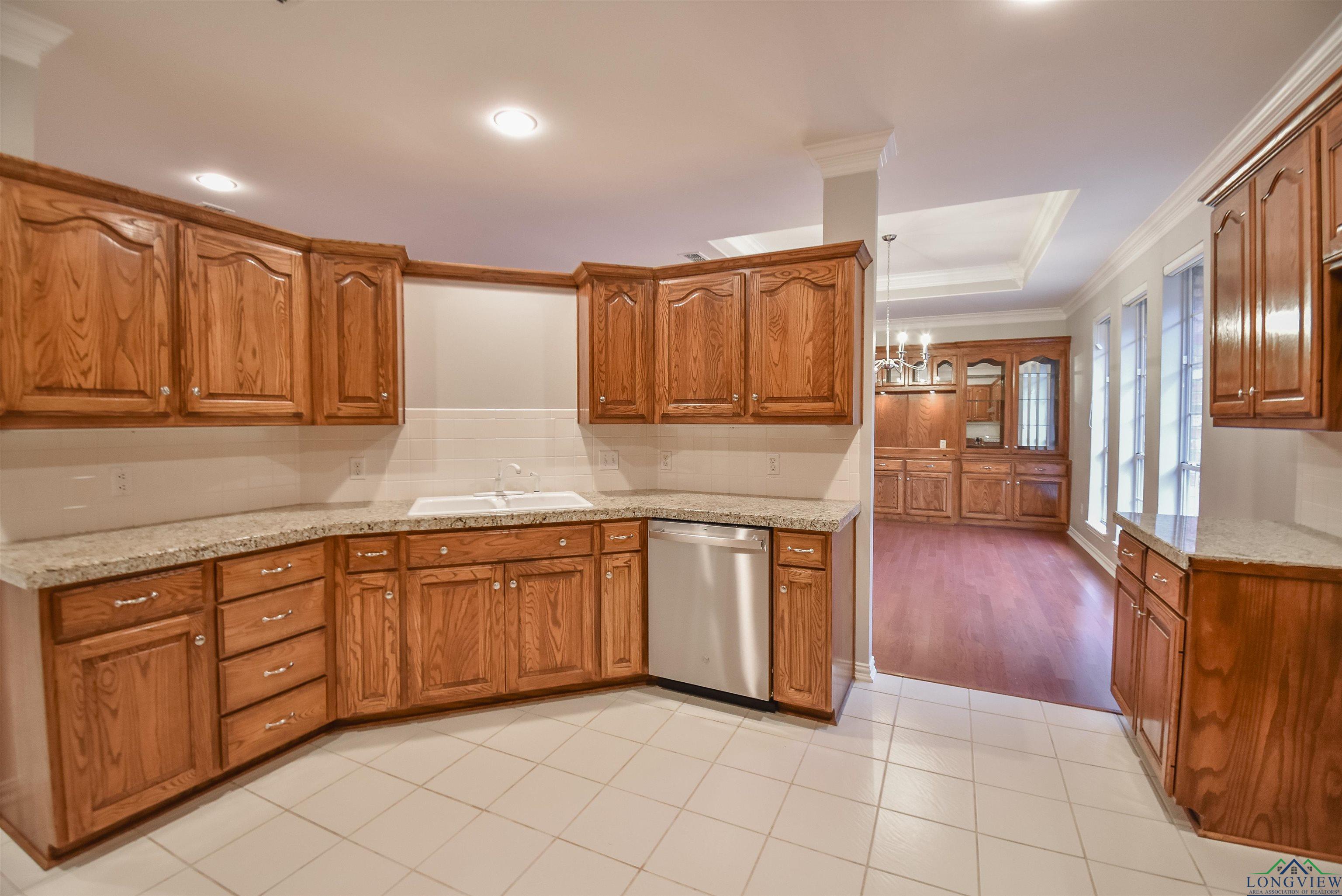 5816 Hollybrook Dr, Tyler, Texas image 9