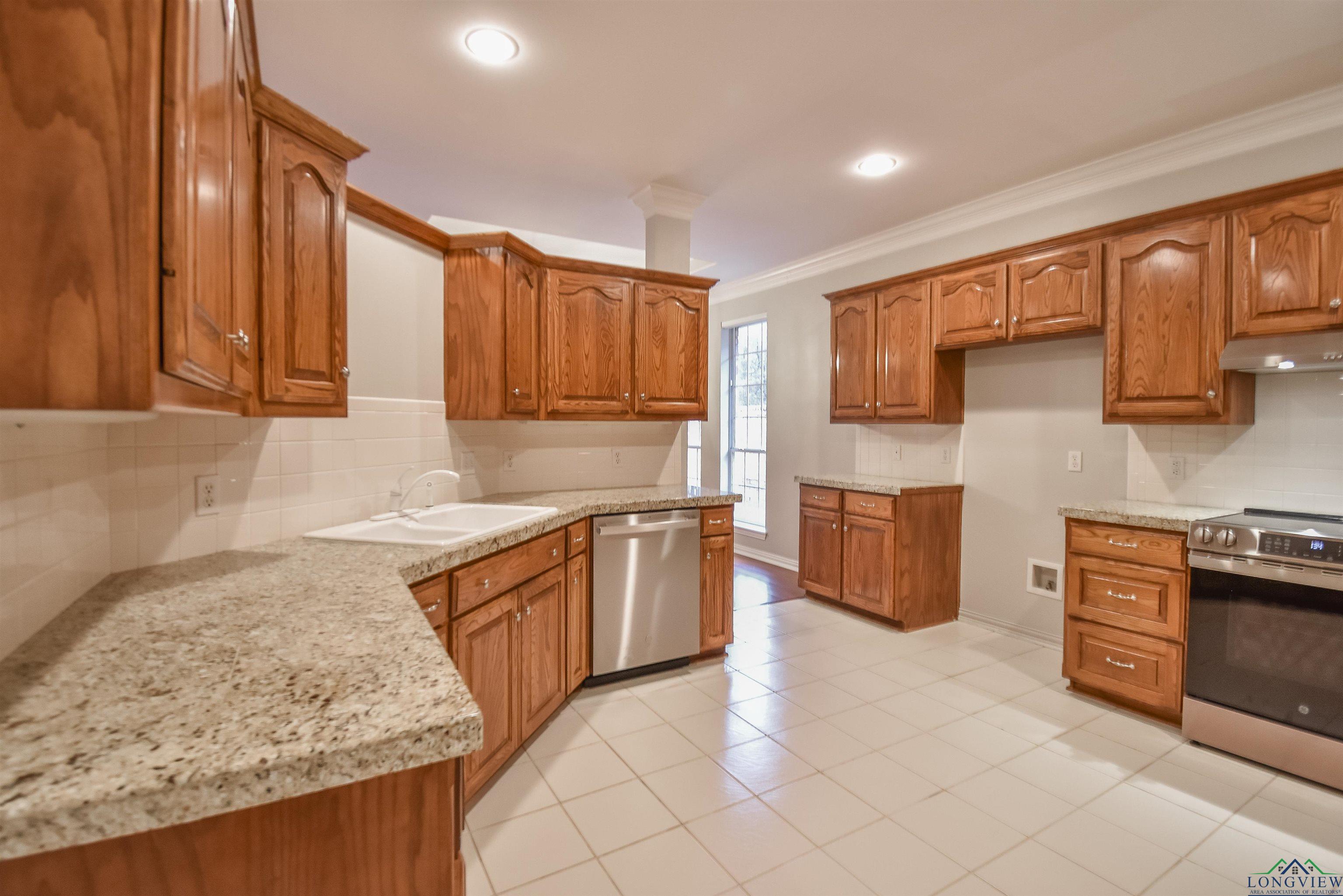 5816 Hollybrook Dr, Tyler, Texas image 11