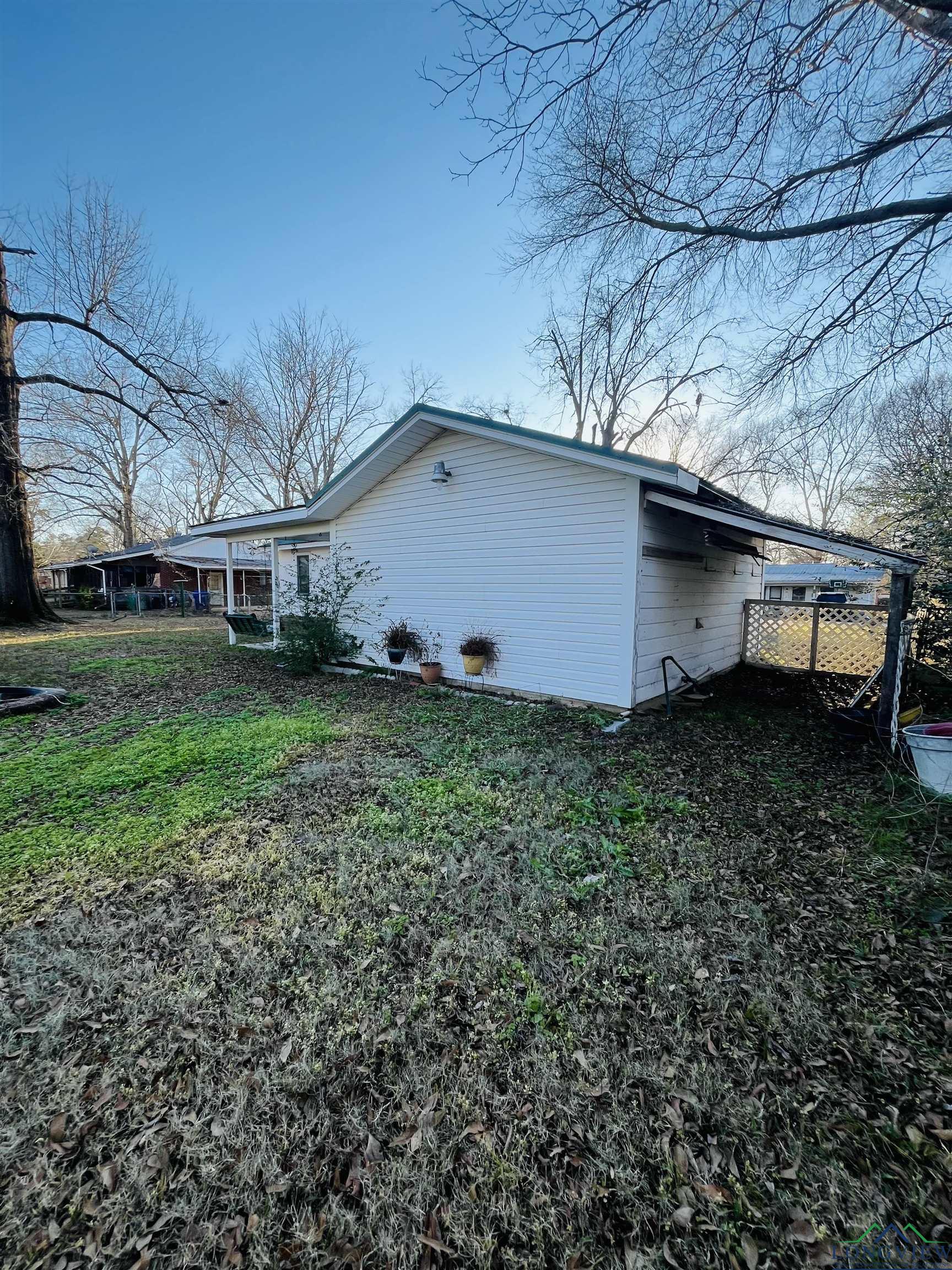 105 Pecan St, Linden, Texas image 3