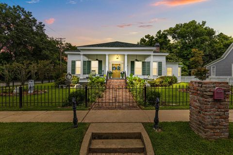 Homes For Sale - 412 N Soda St<br/> Marion County, Jefferson, TX 75657