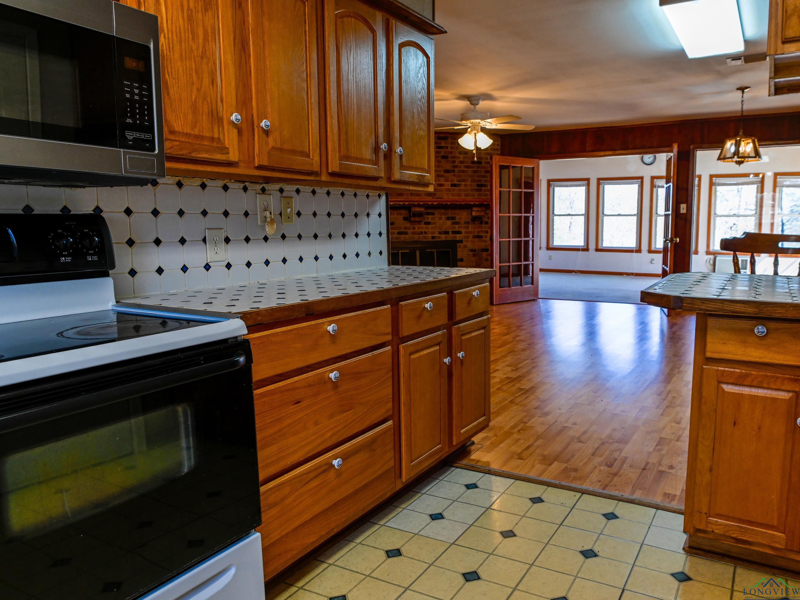 569 E Kingston Rd, Jefferson, Texas image 12