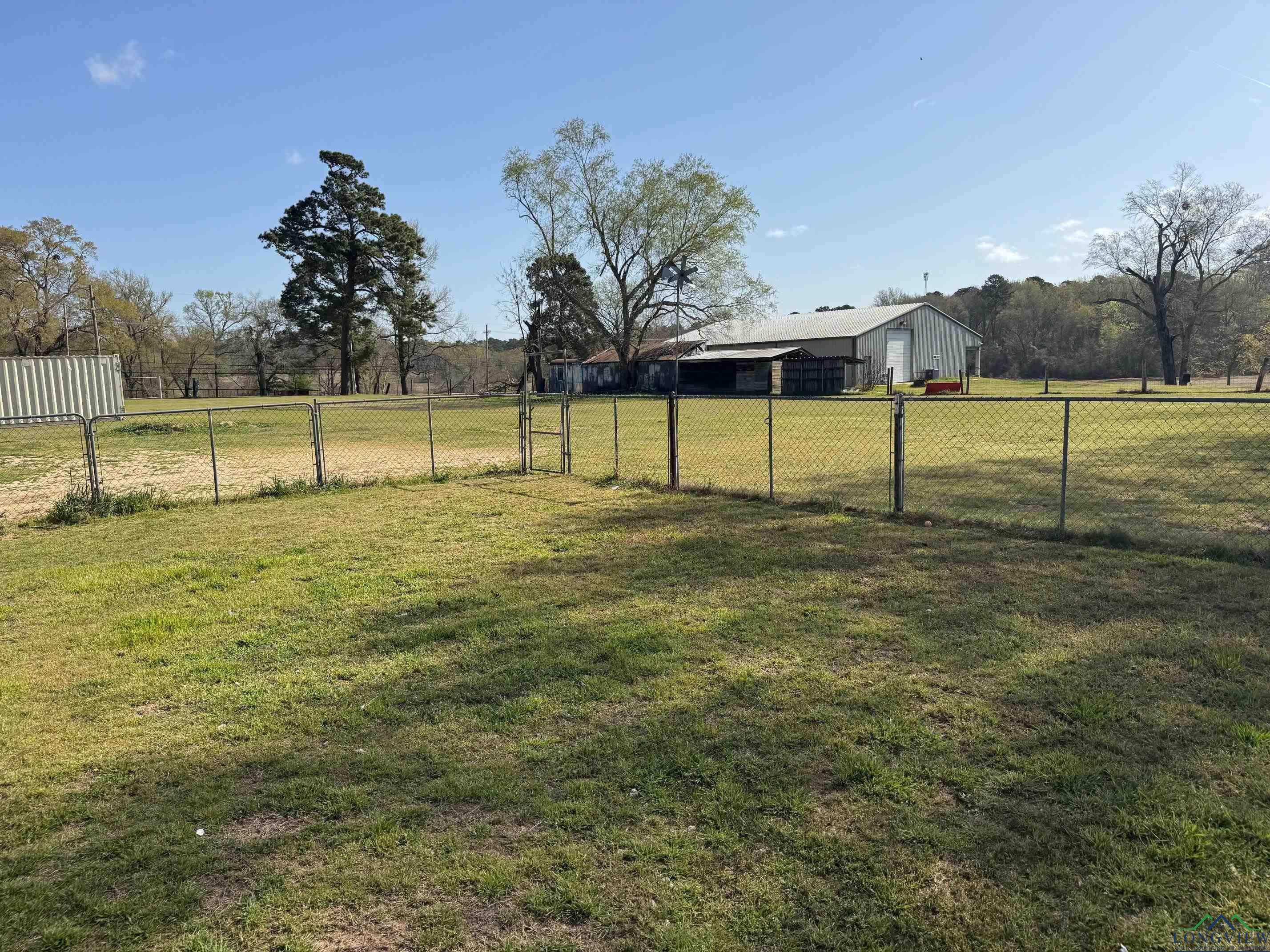 1829 W Gay Ave, Gladewater, Texas image 11