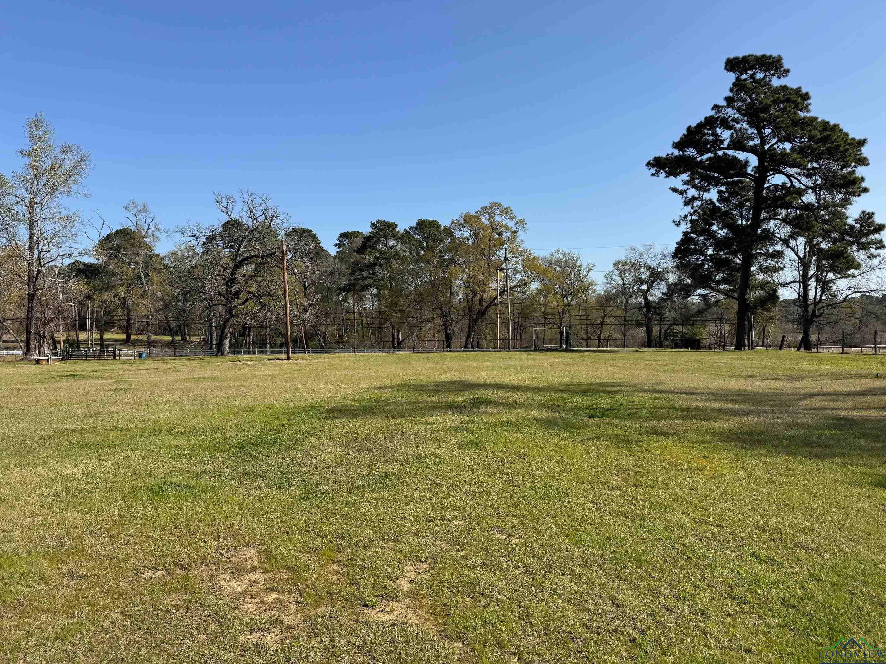 1829 W Gay Ave, Gladewater, Texas image 2