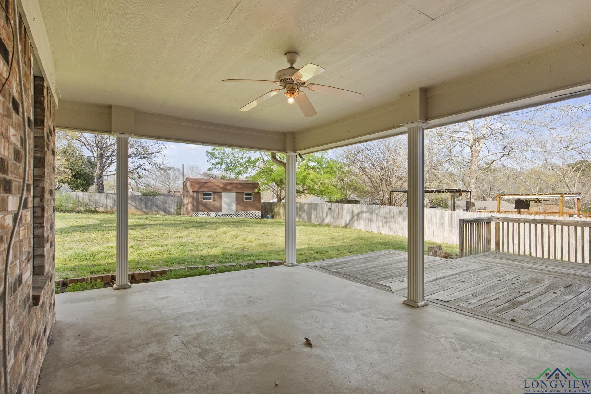 1007 Forest Hills St, Gladewater, Texas image 15