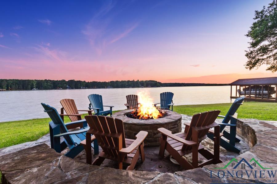 688 E Eagle Point Drive, Mount Vernon, Texas image 2