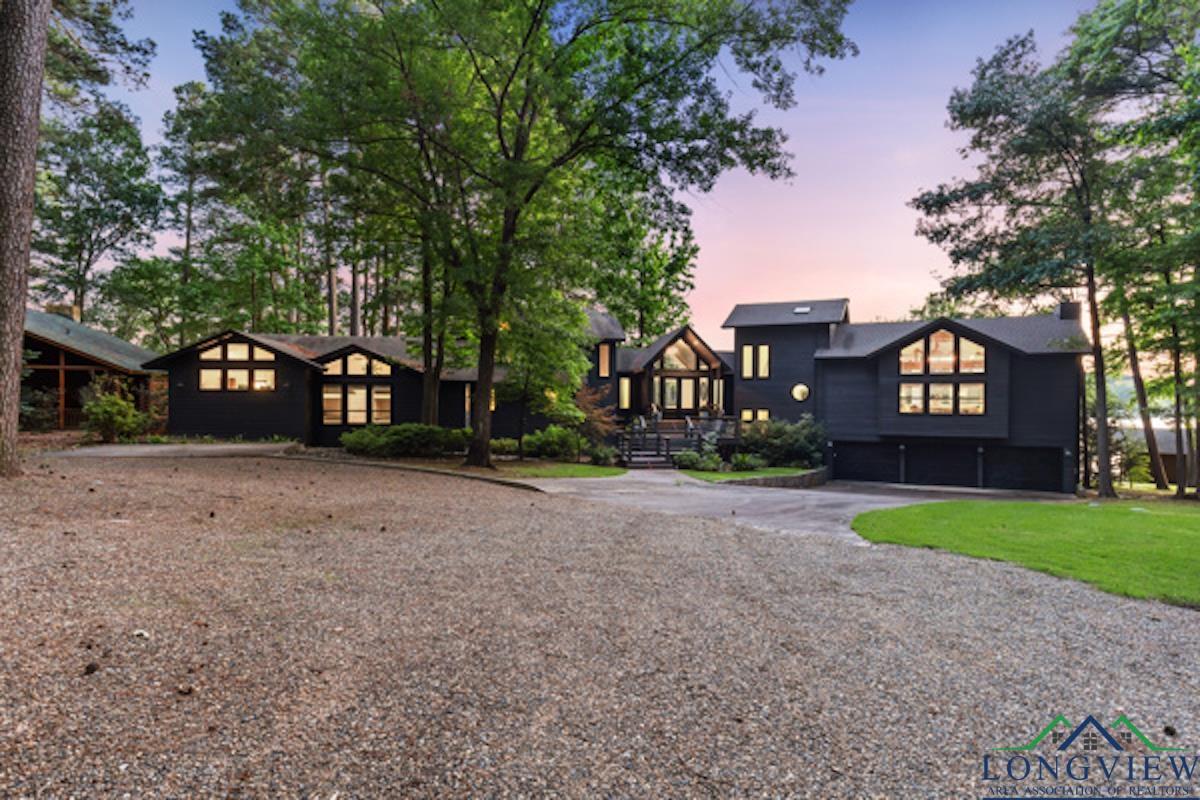 688 E Eagle Point Drive, Mount Vernon, Texas image 1