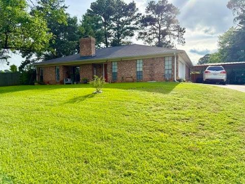 Homes For Sale - 1503 Greenbriar<br/> Longview, TX 75604
