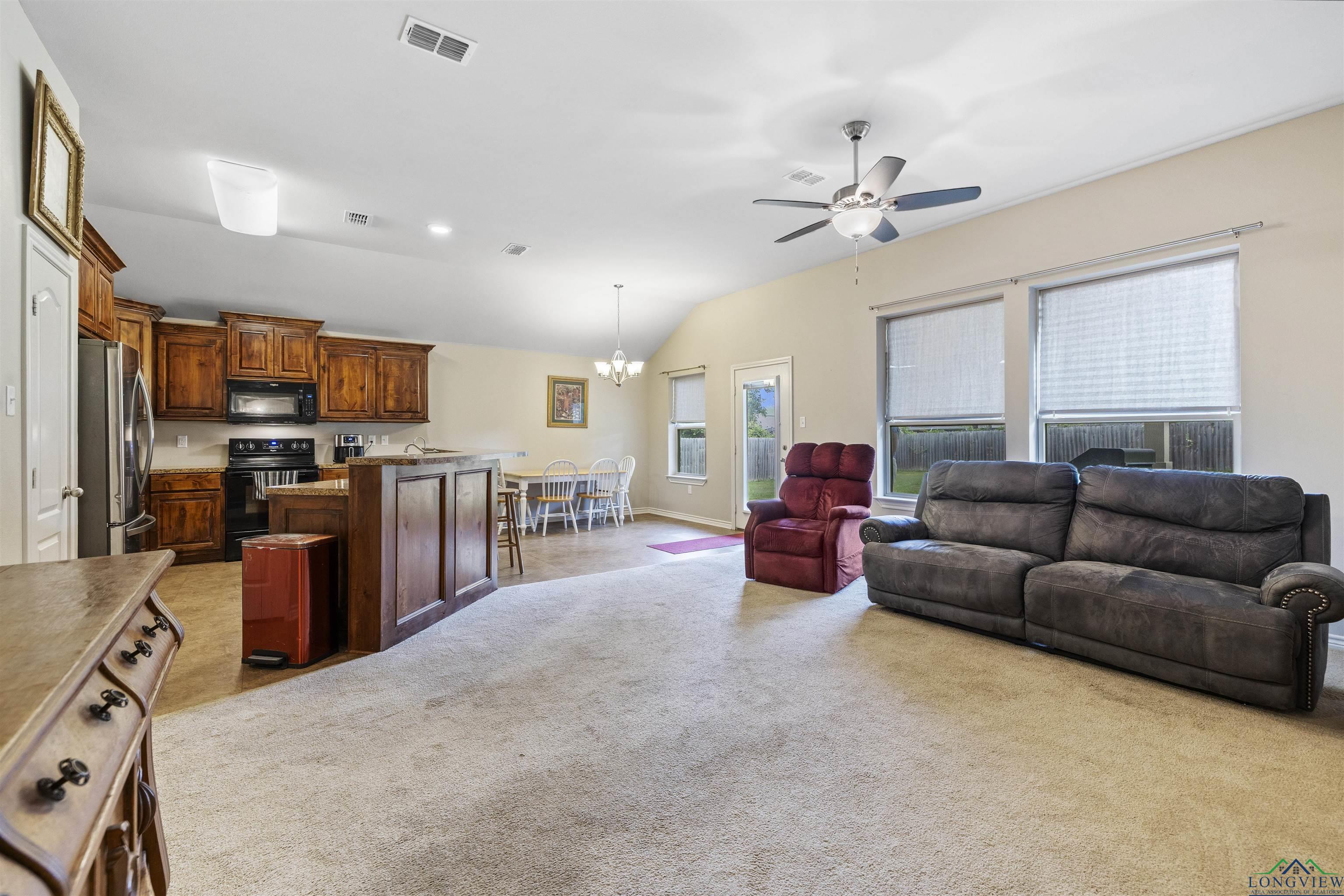 107 W Bingham Rd, White Oak, Texas image 8