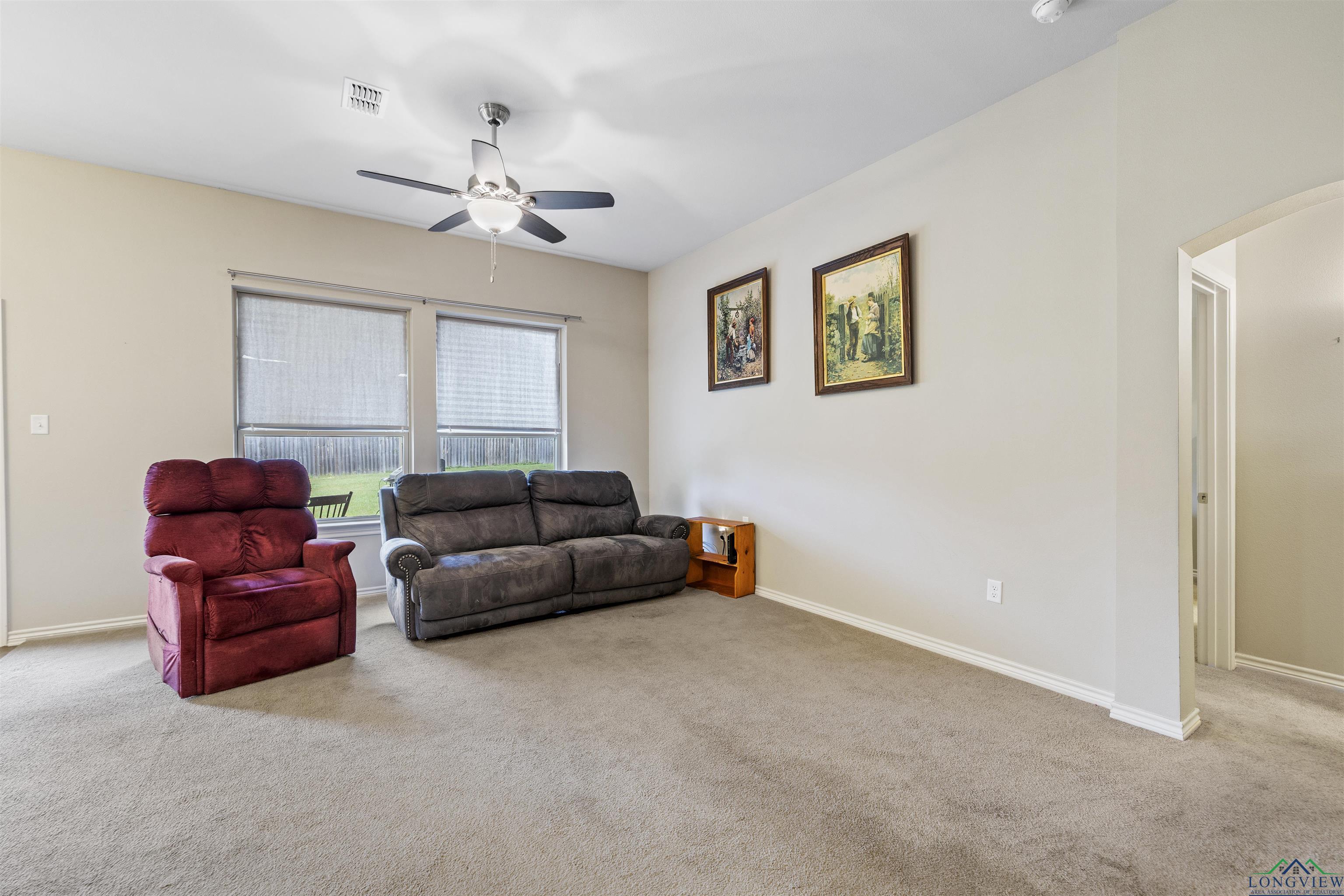 107 W Bingham Rd, White Oak, Texas image 9
