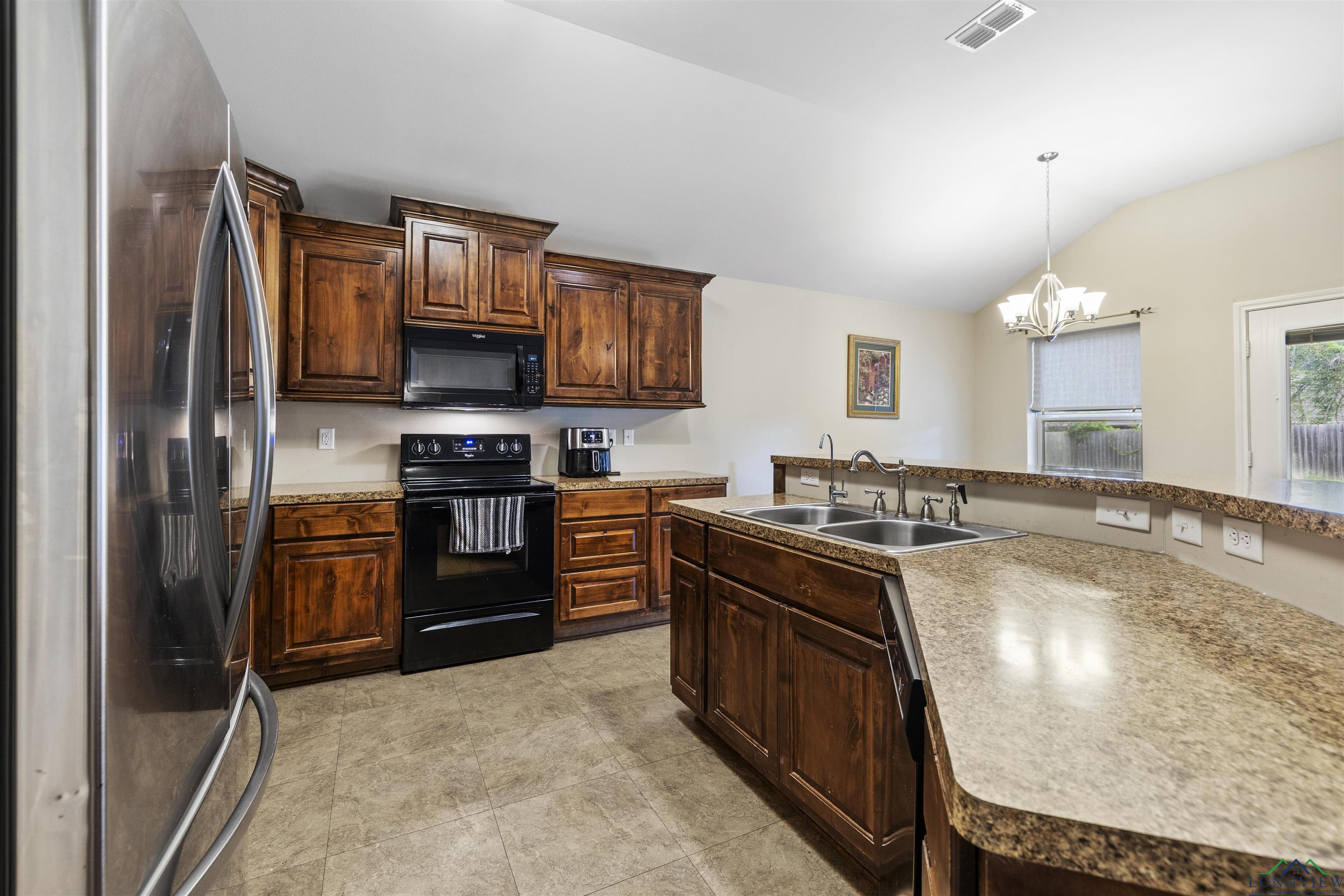 107 W Bingham Rd, White Oak, Texas image 3