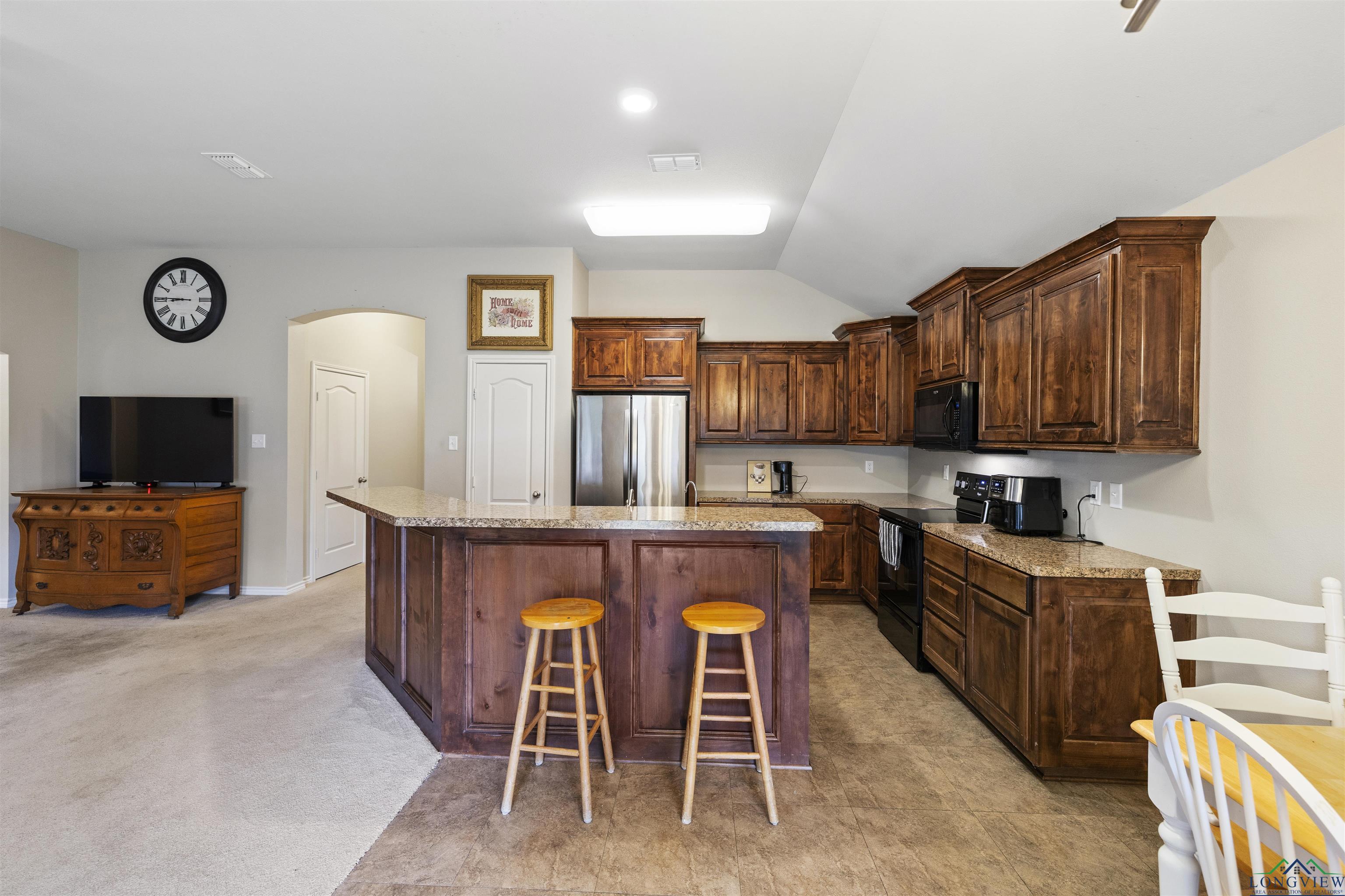 107 W Bingham Rd, White Oak, Texas image 4
