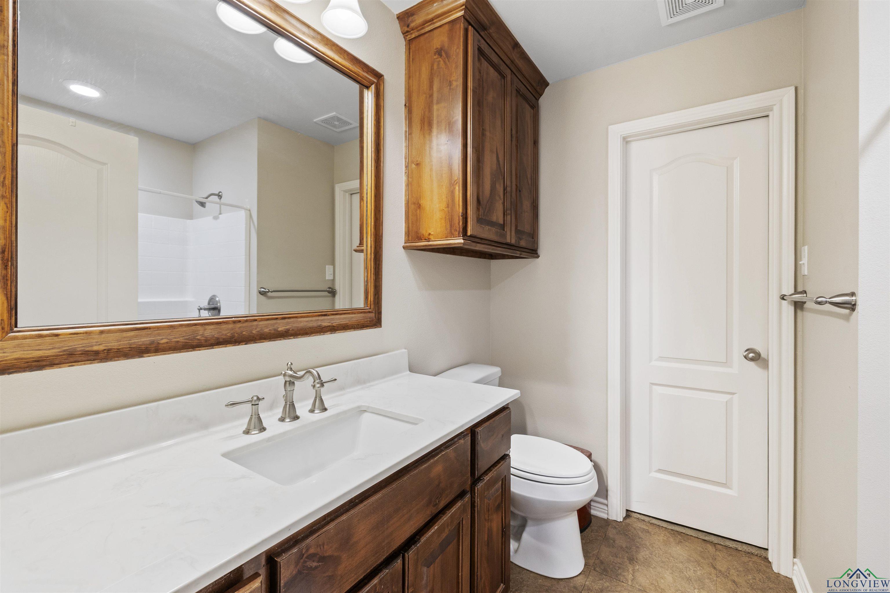 107 W Bingham Rd, White Oak, Texas image 13