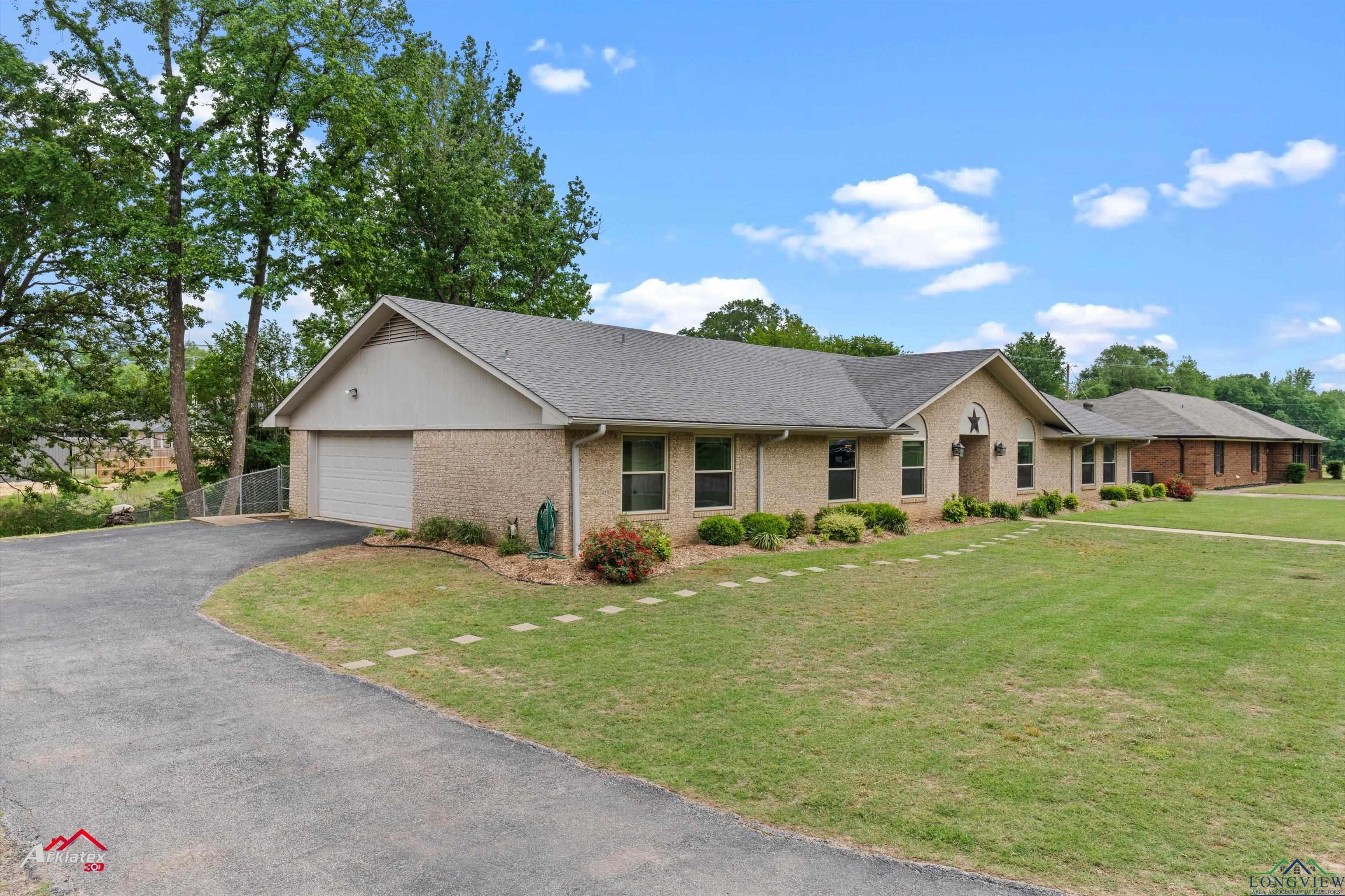 104 N Joann St, White Oak, Texas image 3