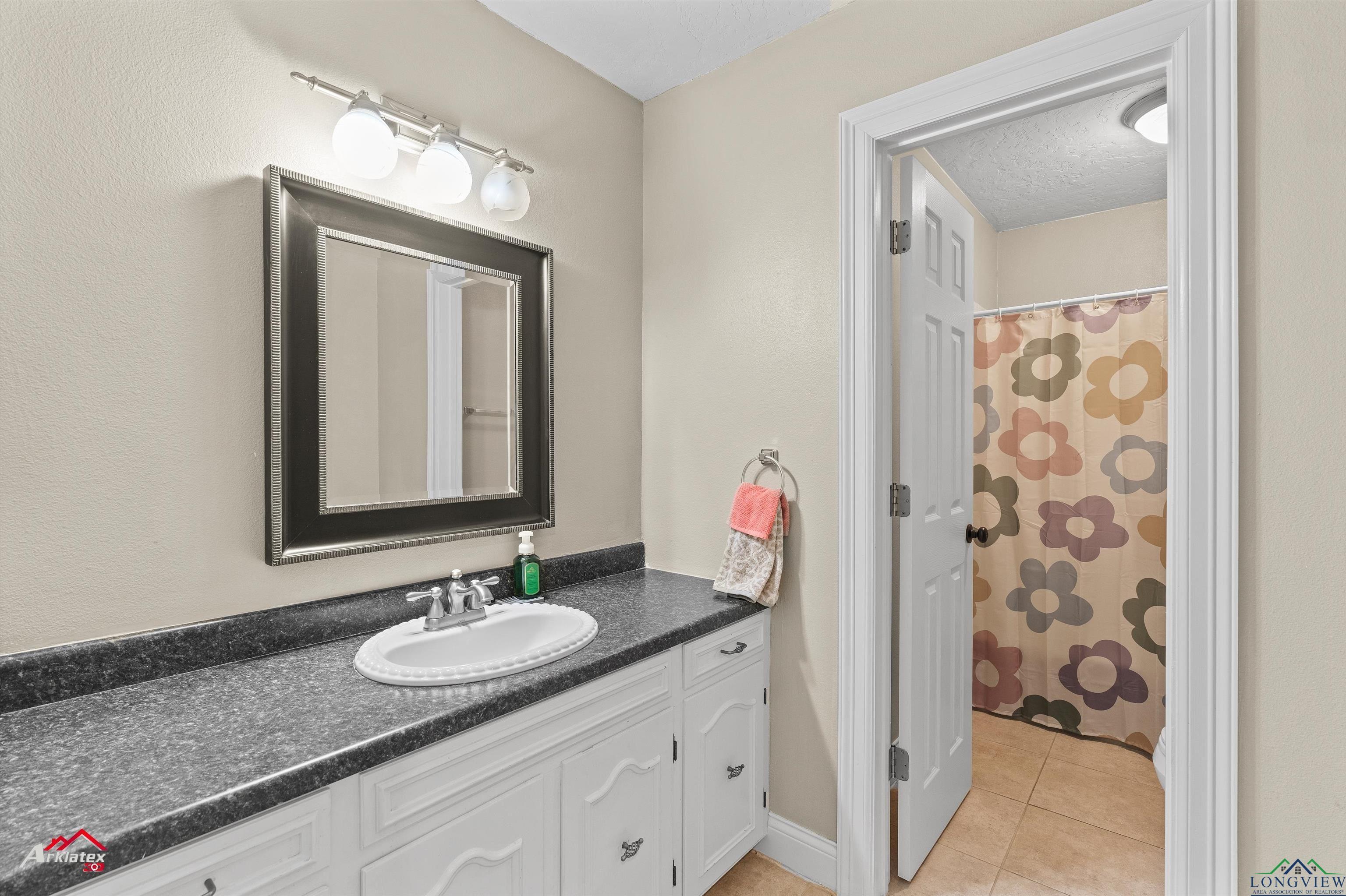 104 N Joann St, White Oak, Texas image 18