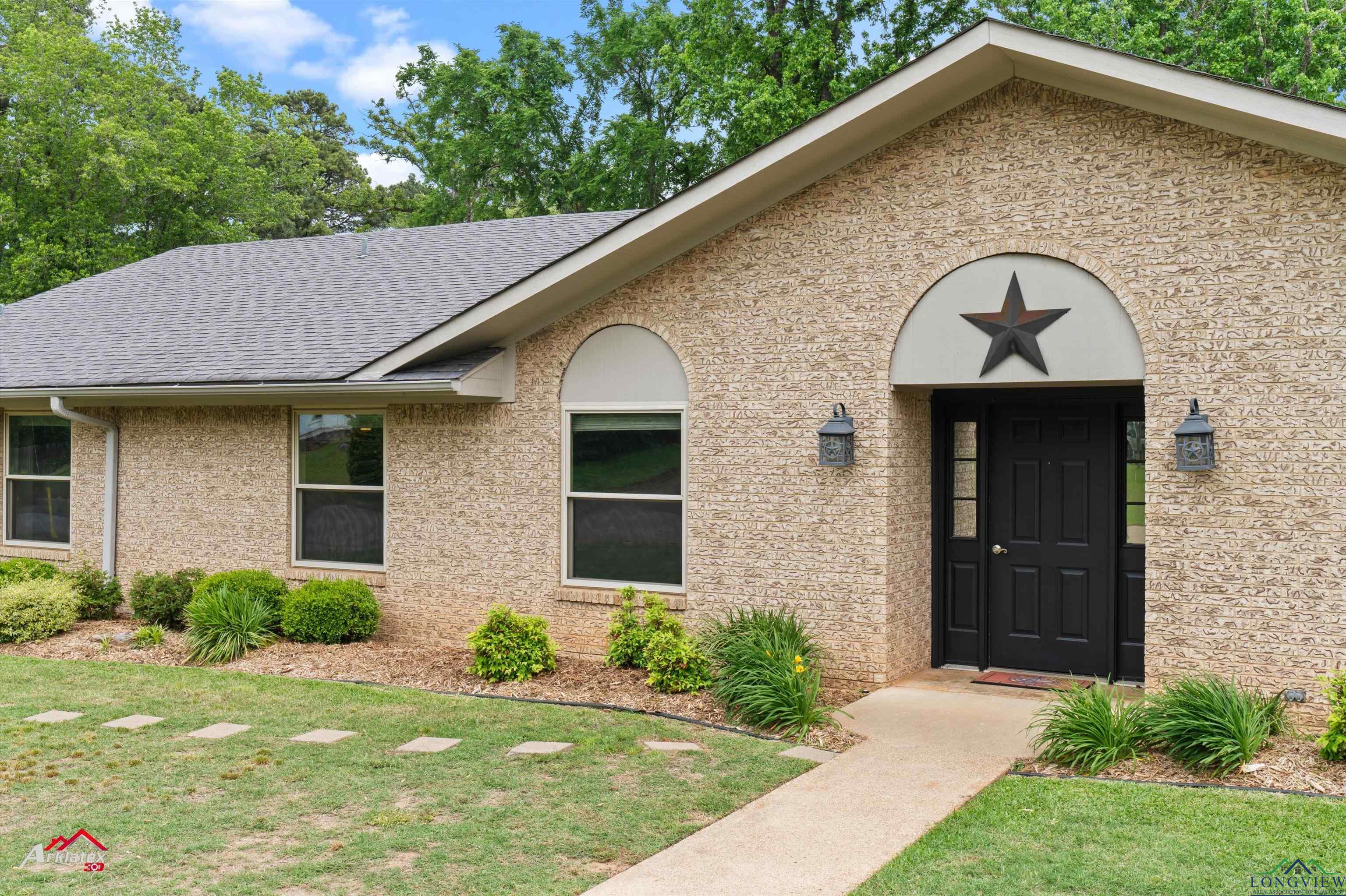 104 N Joann St, White Oak, Texas image 2