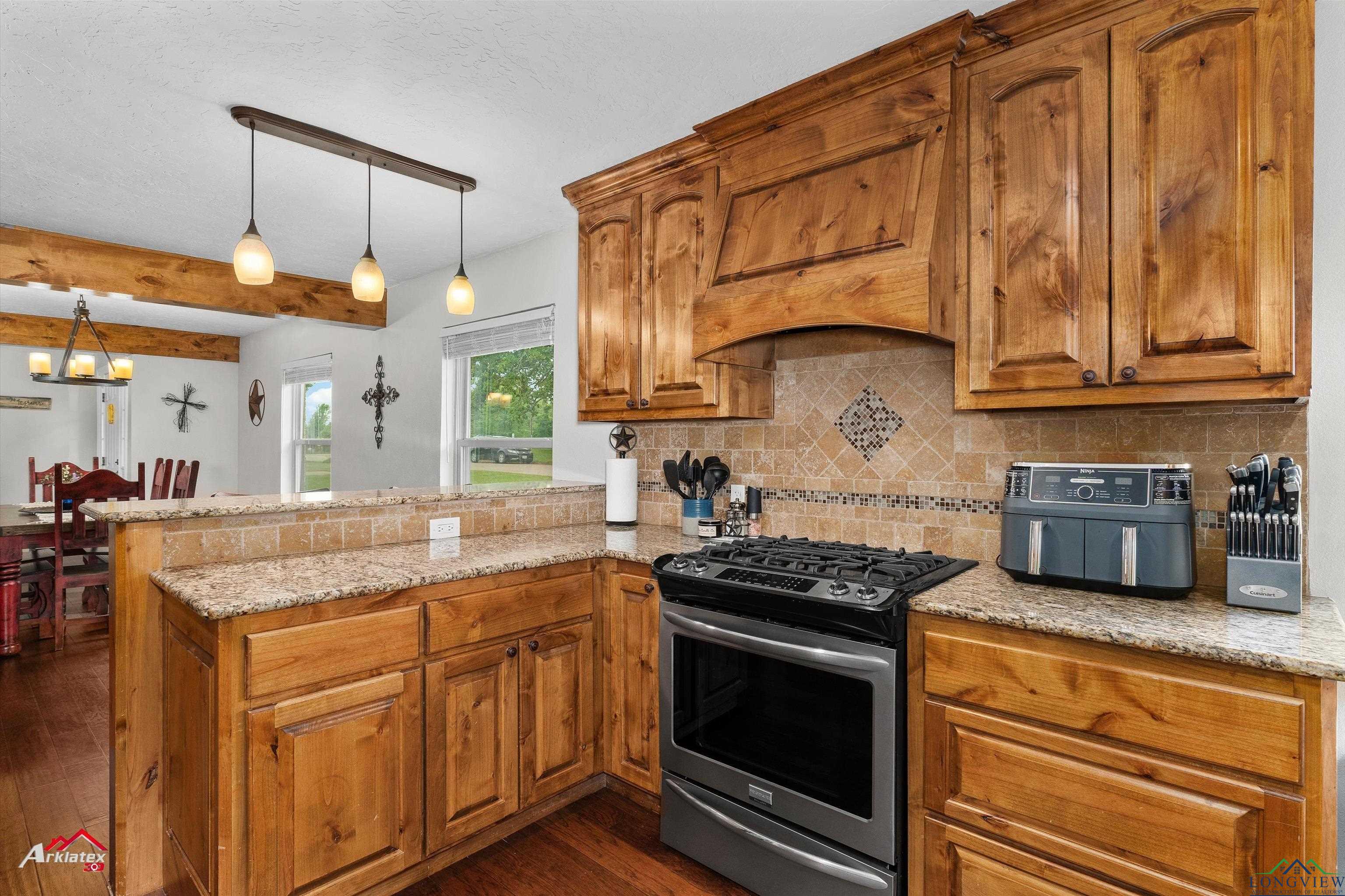 104 N Joann St, White Oak, Texas image 8