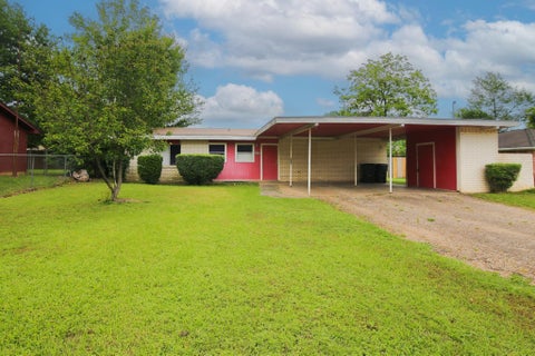 Homes For Sale - 800 Sheryl Ln<br/> Longview, TX 75604
