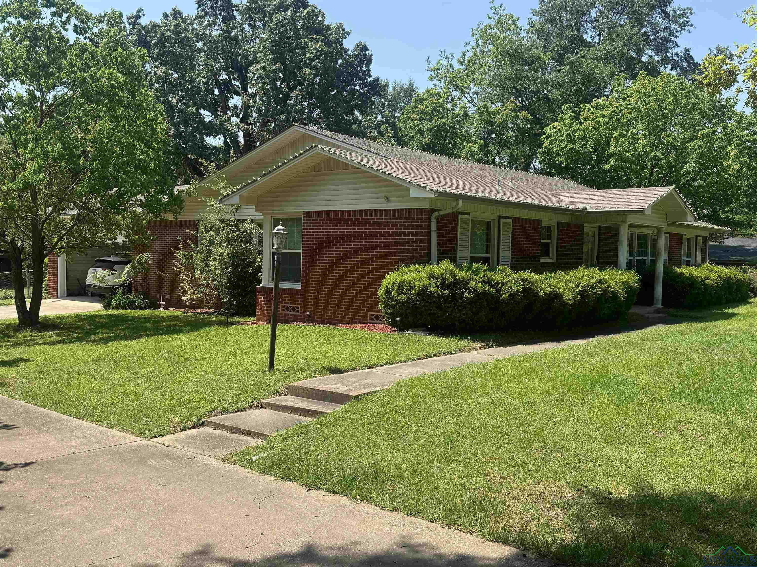 1204 N Marshall St, Henderson, Texas image 2